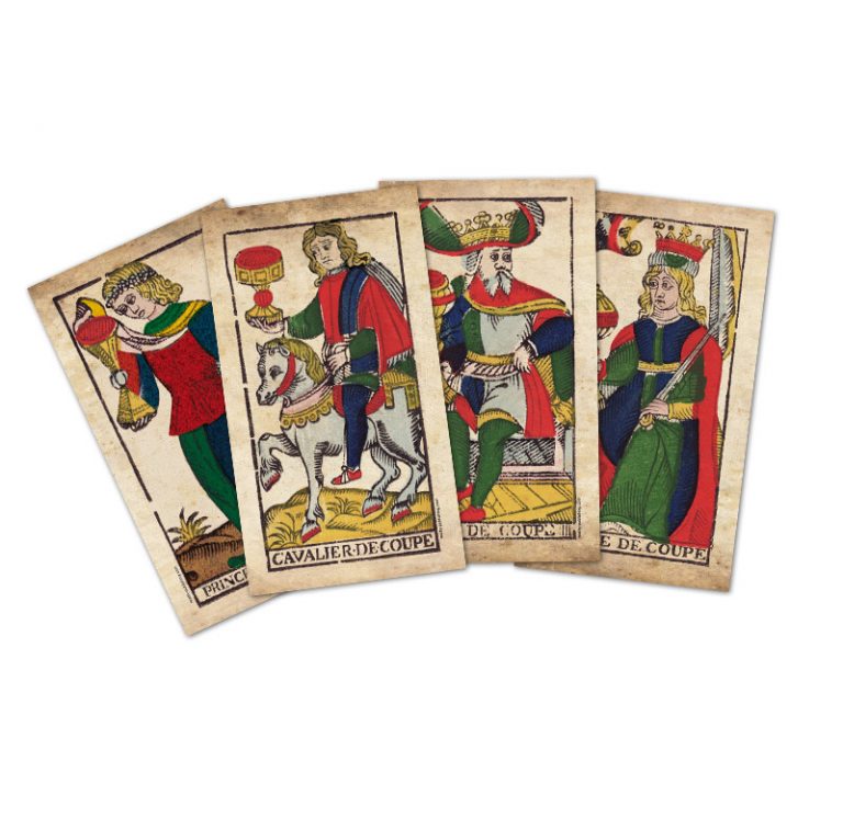 Eine Collage der vier Tarot Hofkarten der Kelche, Prinzessin, Reiter, König, Königin